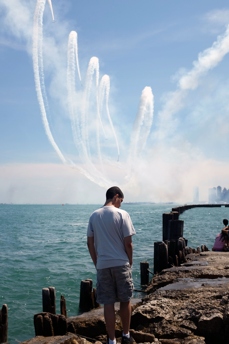 Illustration for article titled Chicago Air and Water Show or: How I Learned to Stop Zooming and Love the Wide-Angle Prime